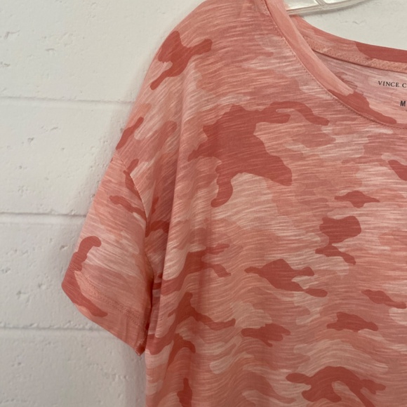 Vince Camuto Camo Short Sleeve Top M NWT - Picture 2 of 10